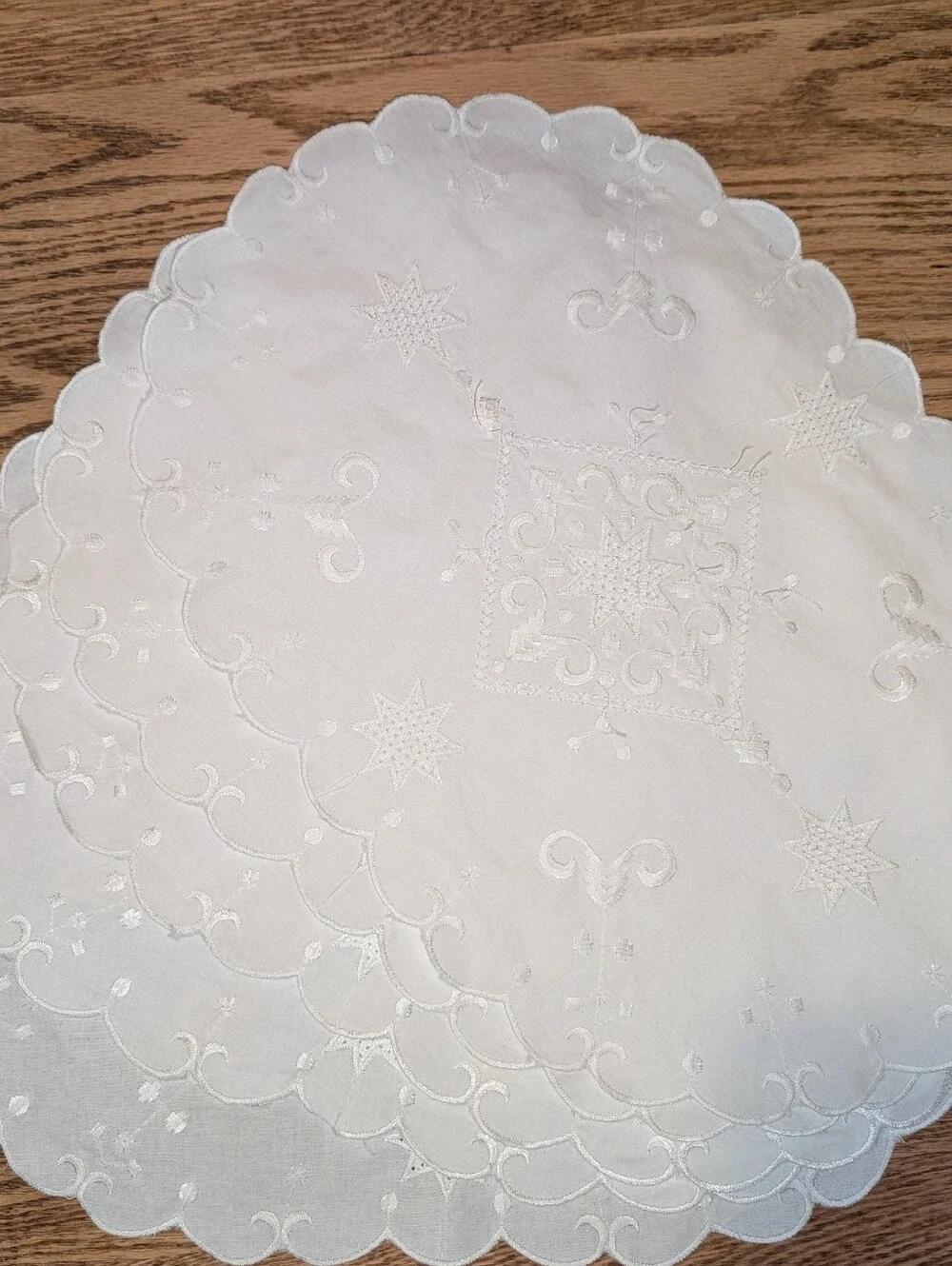 Set of Four Placemats, Crisp White Embroidered, Table Linens